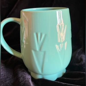 Perfect cup to enjoy your coffee in the garden. Large cup teal green with carrot